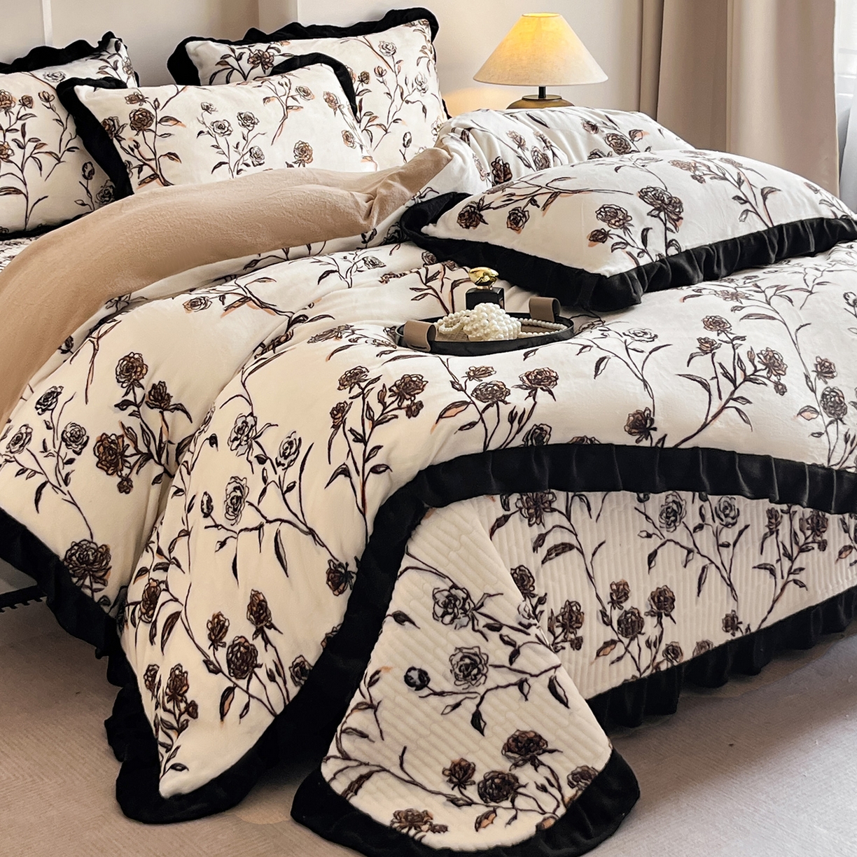 安哆啦家纺 2025新款法式赫本风牛奶绒床盖四件套 叶璃