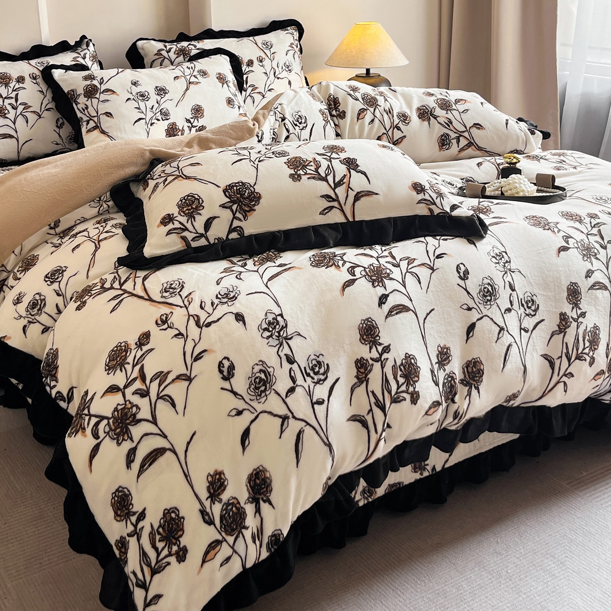 91家纺网 家纺一手货源 找家纺 安哆啦家纺 2025新款法式赫本风牛奶绒床盖四件套 叶璃