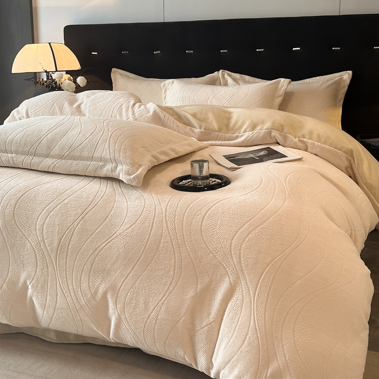 凯罗 2025新款花卉系列高克重牛奶绒雕花四件套 摩卡-浅卡其