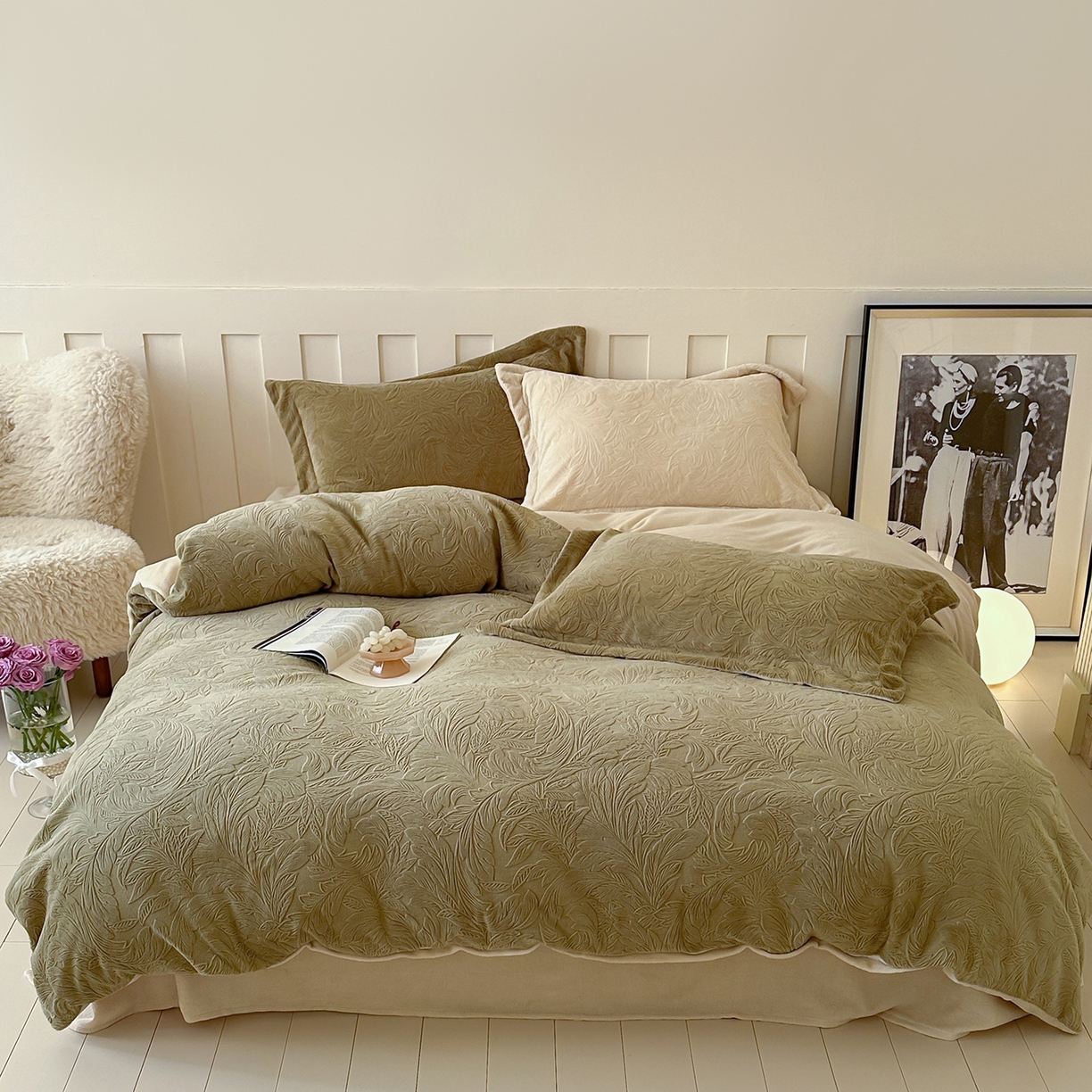 91家纺网 家纺一手货源 找家纺 凯罗 2025新款花卉系列高克重牛奶绒雕花四件套 卷草物语-芥末绿