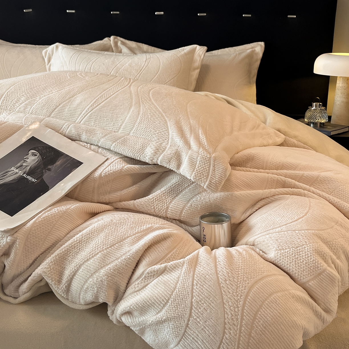 91家纺网 家纺一手货源 找家纺 凯罗 2025新款花卉系列高克重牛奶绒雕花四件套 摩卡-浅卡其