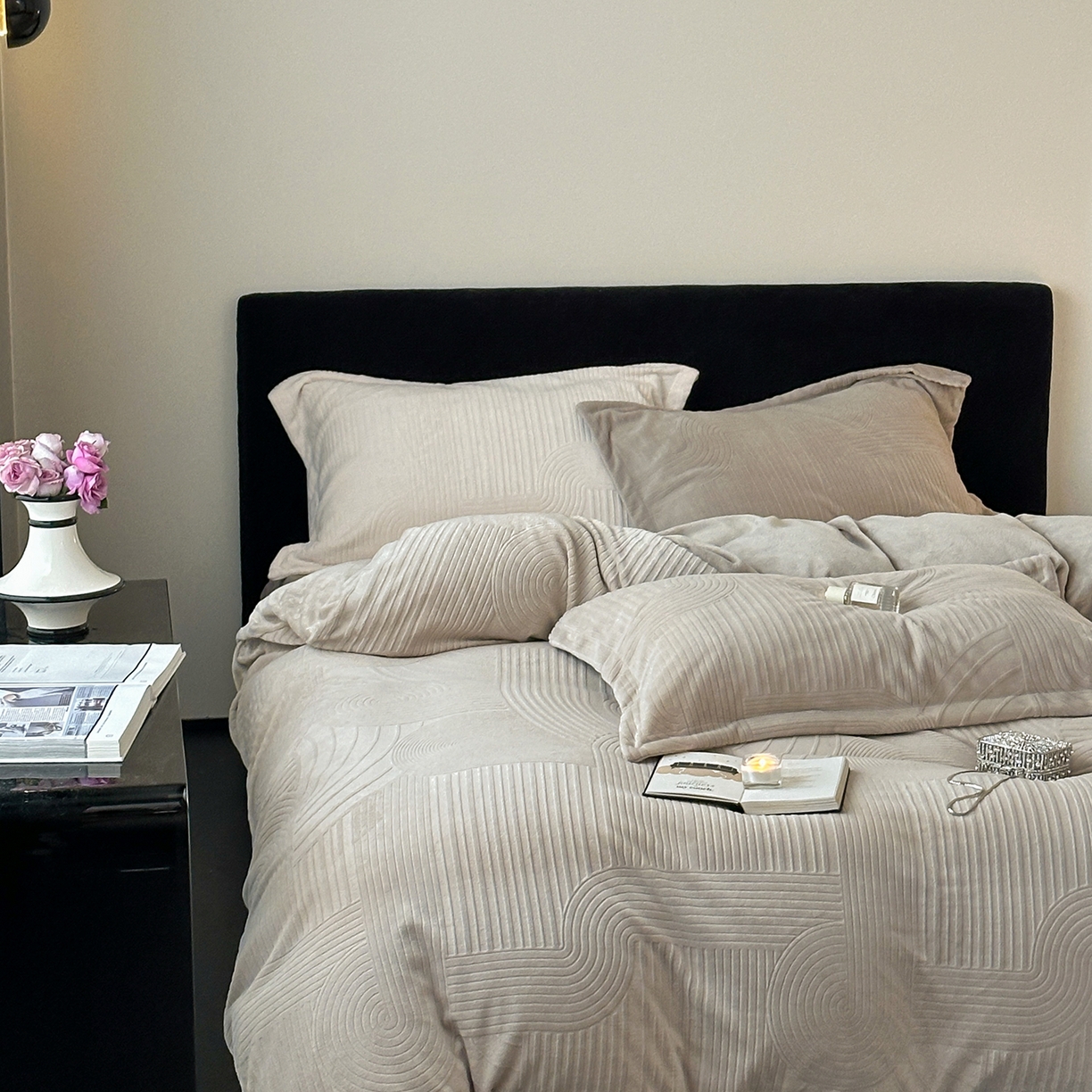 91家纺网 家纺一手货源 找家纺 （总）凯罗 2025新款花卉系列高克重牛奶绒雕花四件套