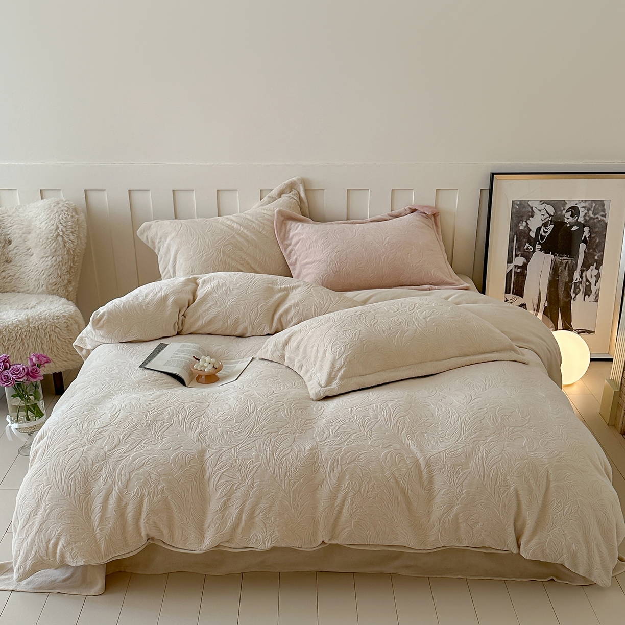 91家纺网 家纺一手货源 找家纺 凯罗 2025新款花卉系列高克重牛奶绒雕花四件套 卷草物语-奶油黄