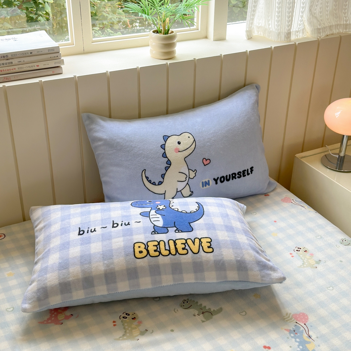 91家纺网 家纺一手货源 找家纺 乐童家纺 2025新款小清新牛奶绒毛巾绣四件套-第二波 魔法恐龙