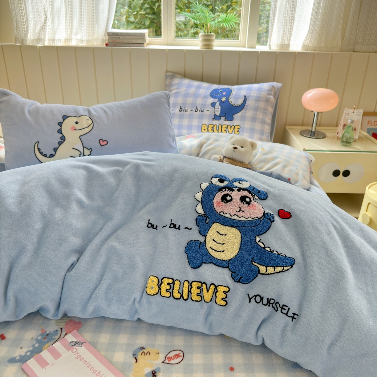 91家纺网 家纺一手货源 找家纺 乐童家纺 2025新款小清新牛奶绒毛巾绣四件套-第二波 魔法恐龙