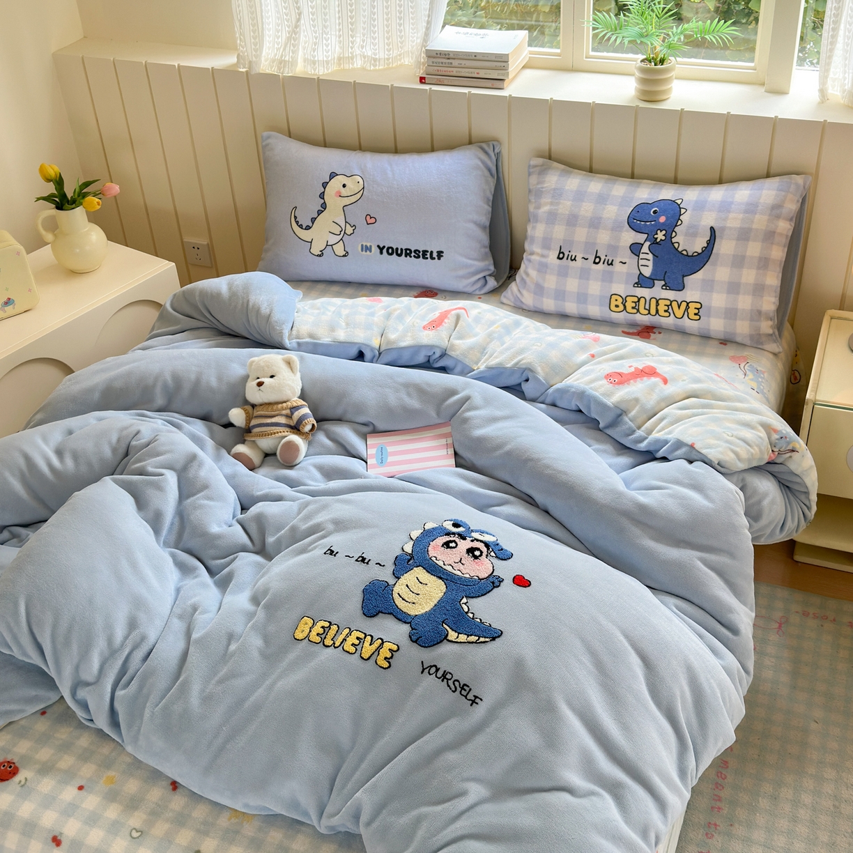 91家纺网 家纺一手货源 找家纺 乐童家纺 2025新款小清新牛奶绒毛巾绣四件套-第二波 魔法恐龙