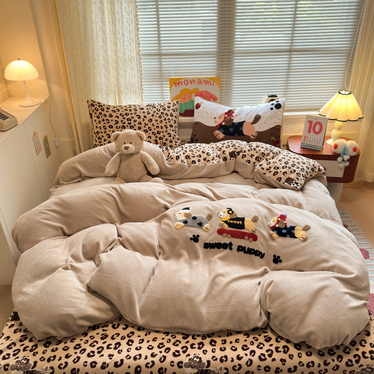 91家纺网 家纺一手货源 找家纺 乐童家纺 2025新款小清新牛奶绒毛巾绣四件套-第二波 豹纹腊肠狗