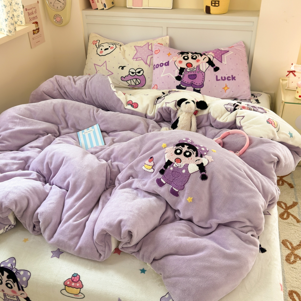 91家纺网 家纺一手货源 找家纺 乐童家纺 2025新款小清新牛奶绒毛巾绣四件套-第二波 甜品小新紫绒