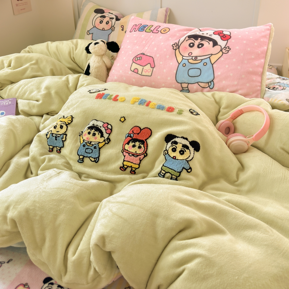 91家纺网 家纺一手货源 找家纺 乐童家纺 2025新款小清新牛奶绒毛巾绣四件套-第二波 小新派对绒