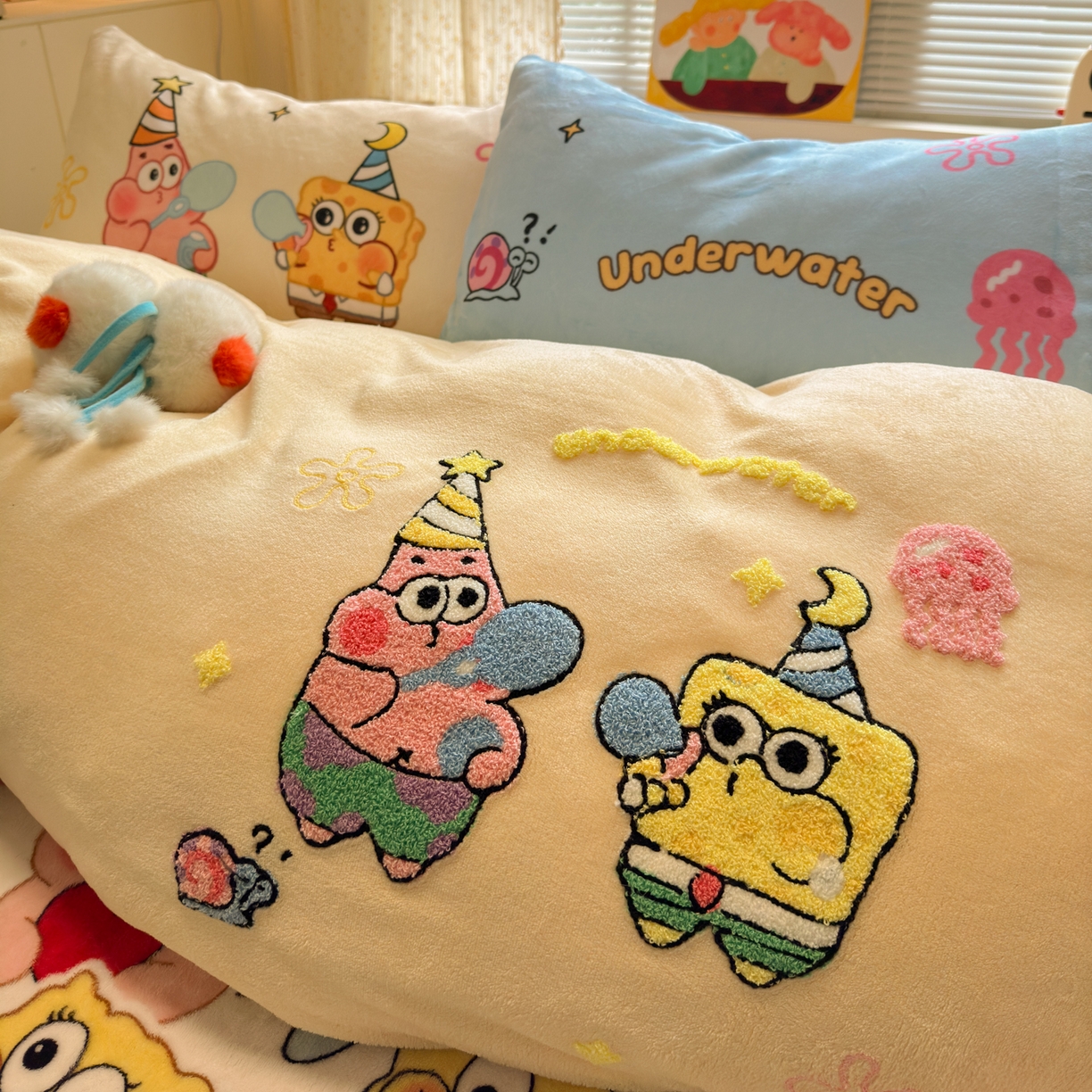 91家纺网 家纺一手货源 找家纺 乐童家纺 2025新款小清新牛奶绒毛巾绣四件套-第二波 吹泡泡黄色