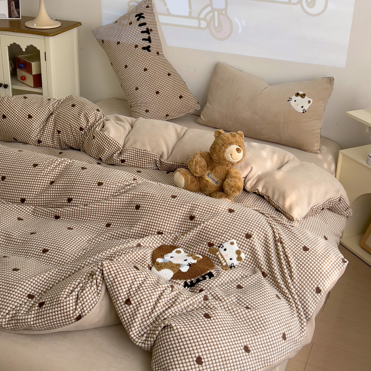 91家纺网 家纺一手货源 找家纺 乐童家纺 2025新款小清新牛奶绒毛巾绣四件套-第二波 咖啡小猫