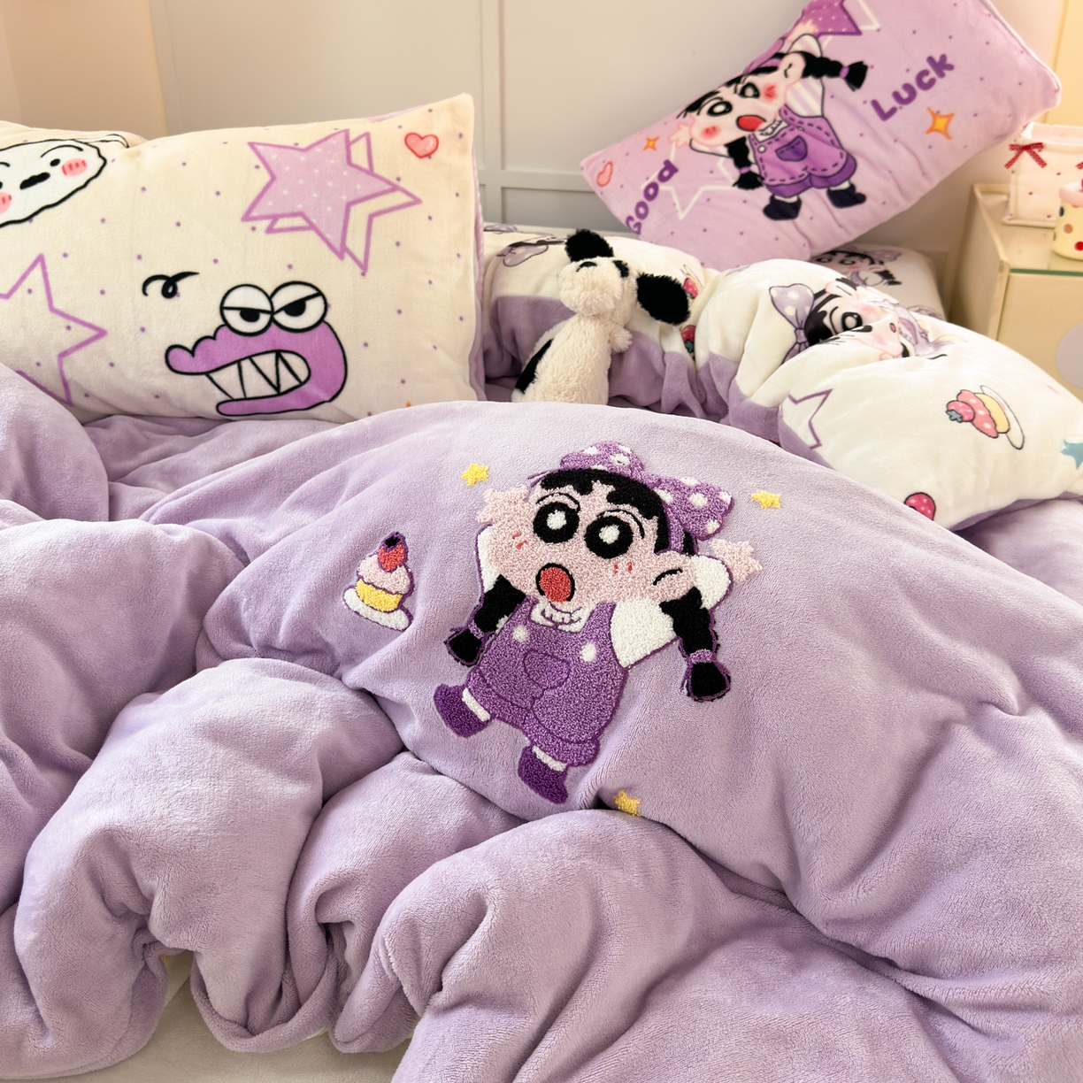 91家纺网 家纺一手货源 找家纺 乐童家纺 2025新款小清新牛奶绒毛巾绣四件套-第二波 甜品小新紫绒