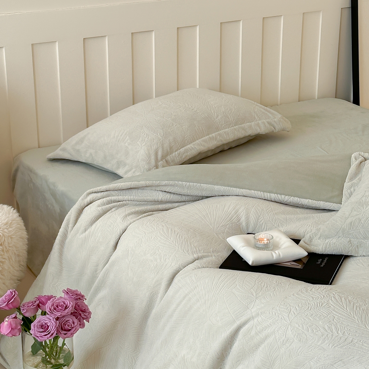 91家纺网 家纺一手货源 找家纺 凯罗 2025新款花卉系列高克重牛奶绒雕花四件套 丛林秘境-萌萌绿