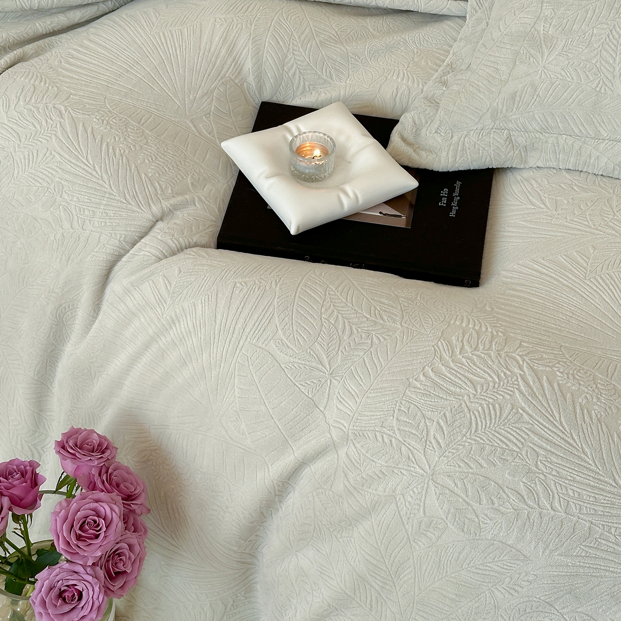 91家纺网 家纺一手货源 找家纺 凯罗 2025新款花卉系列高克重牛奶绒雕花四件套 丛林秘境-萌萌绿