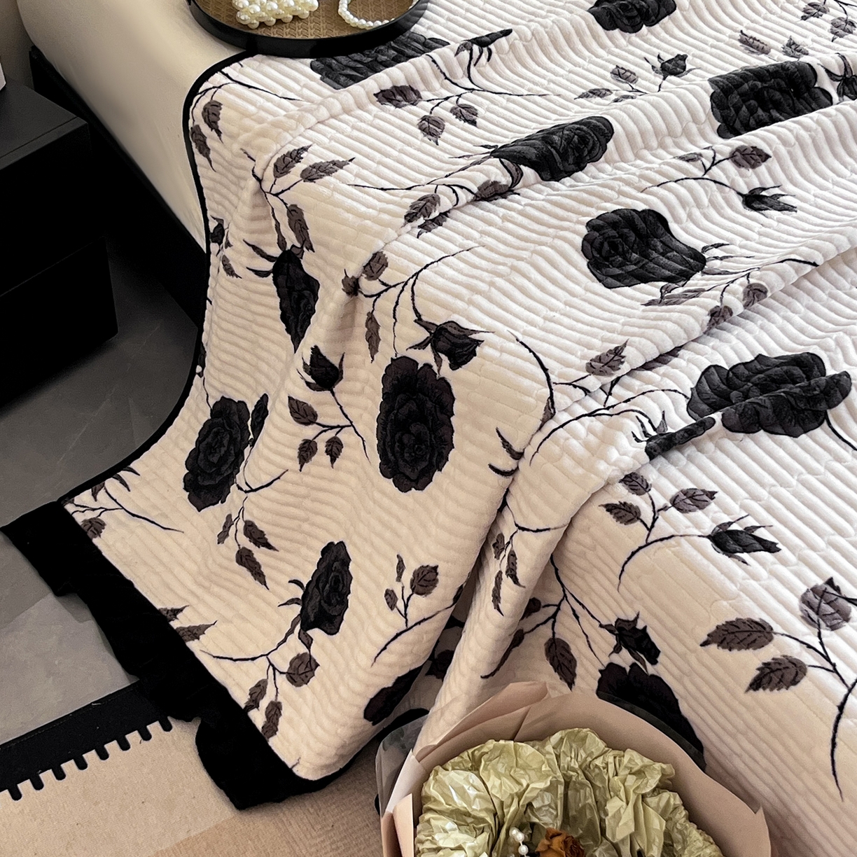 91家纺网 家纺一手货源 找家纺 （总）安哆啦家纺 2025新款法式赫本风牛奶绒单床盖