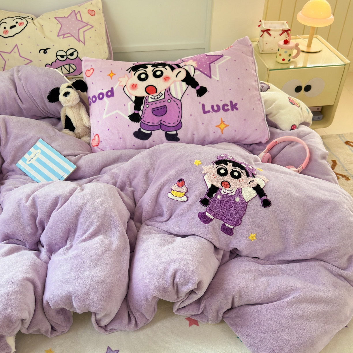 91家纺网 家纺一手货源 找家纺 乐童家纺 2025新款小清新牛奶绒毛巾绣四件套-第二波 甜品小新紫绒