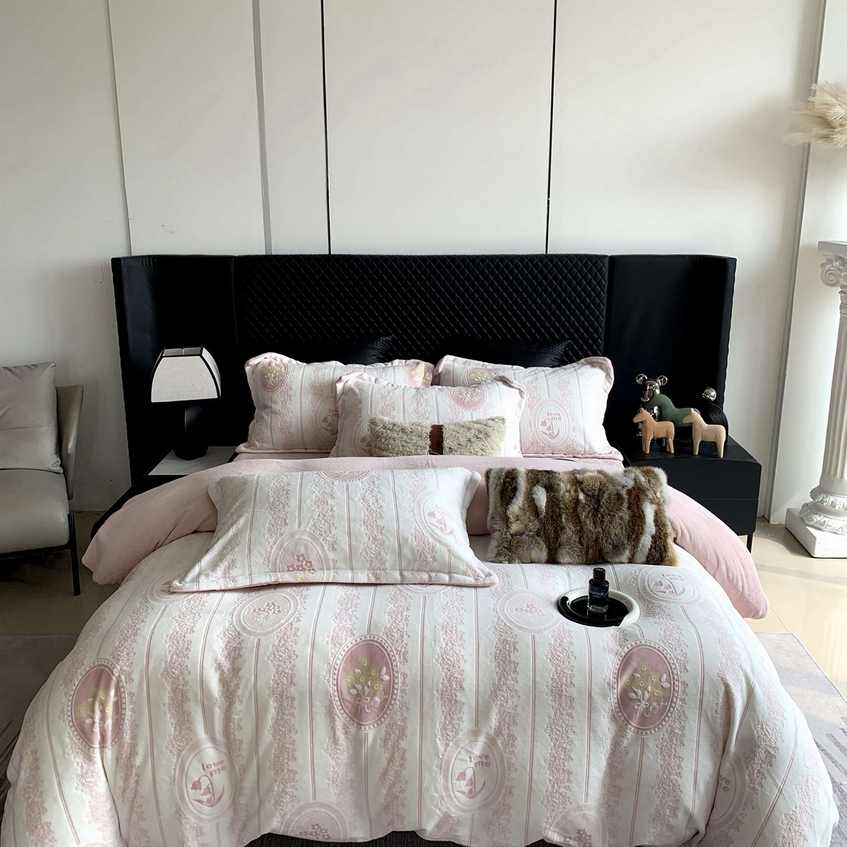 91家纺网 家纺一手货源 找家纺 （总）奈萝家纺 2025新款加厚雕花绒牛奶绒四件套