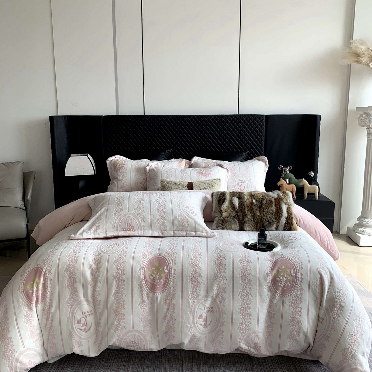 91家纺网 家纺一手货源 找家纺 （总）奈萝家纺 2025新款加厚雕花绒牛奶绒四件套