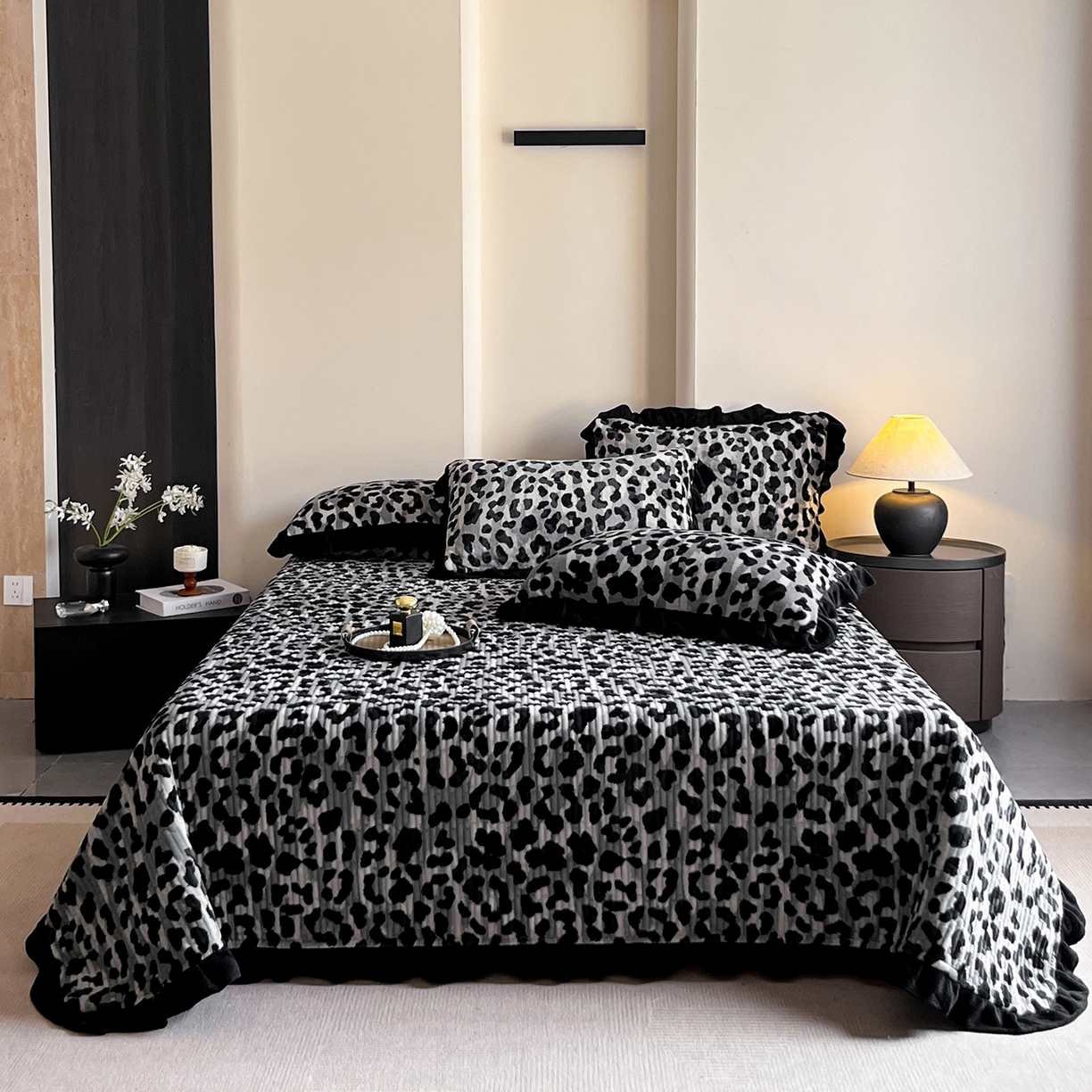 91家纺网 家纺一手货源 找家纺 （总）安哆啦家纺 2025新款法式赫本风牛奶绒单床盖