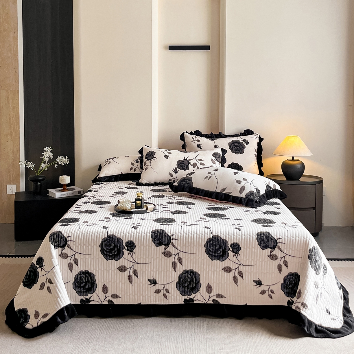 安哆啦家纺 2025新款法式赫本风牛奶绒单床盖 暗夜玫瑰