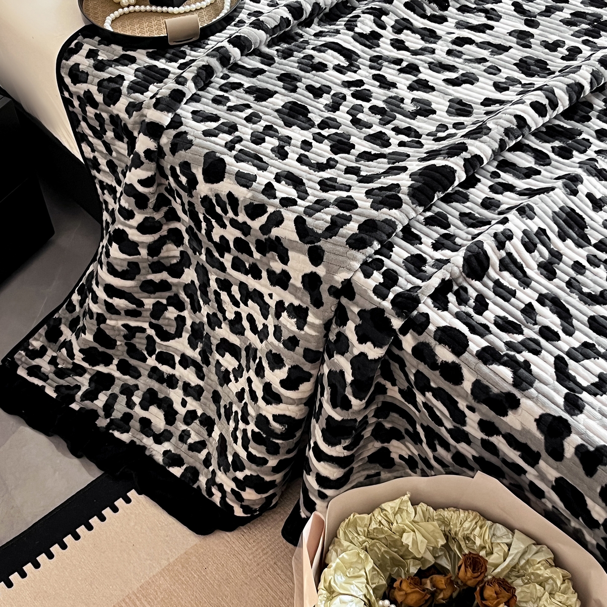 91家纺网 家纺一手货源 找家纺 安哆啦家纺 2025新款法式赫本风牛奶绒单床盖 高级豹纹