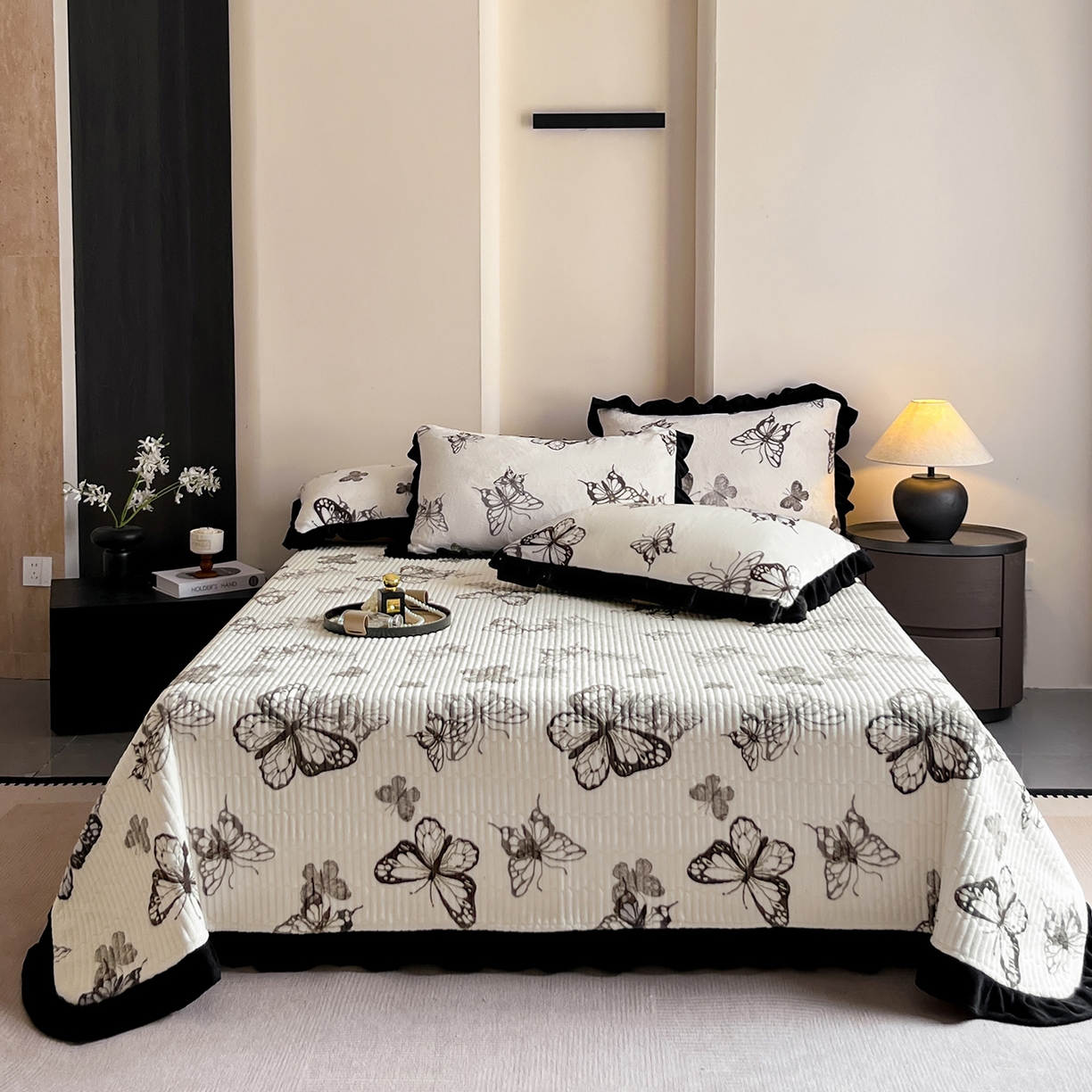 安哆啦家纺 2025新款法式赫本风牛奶绒单床盖 蝴蝶翩翩