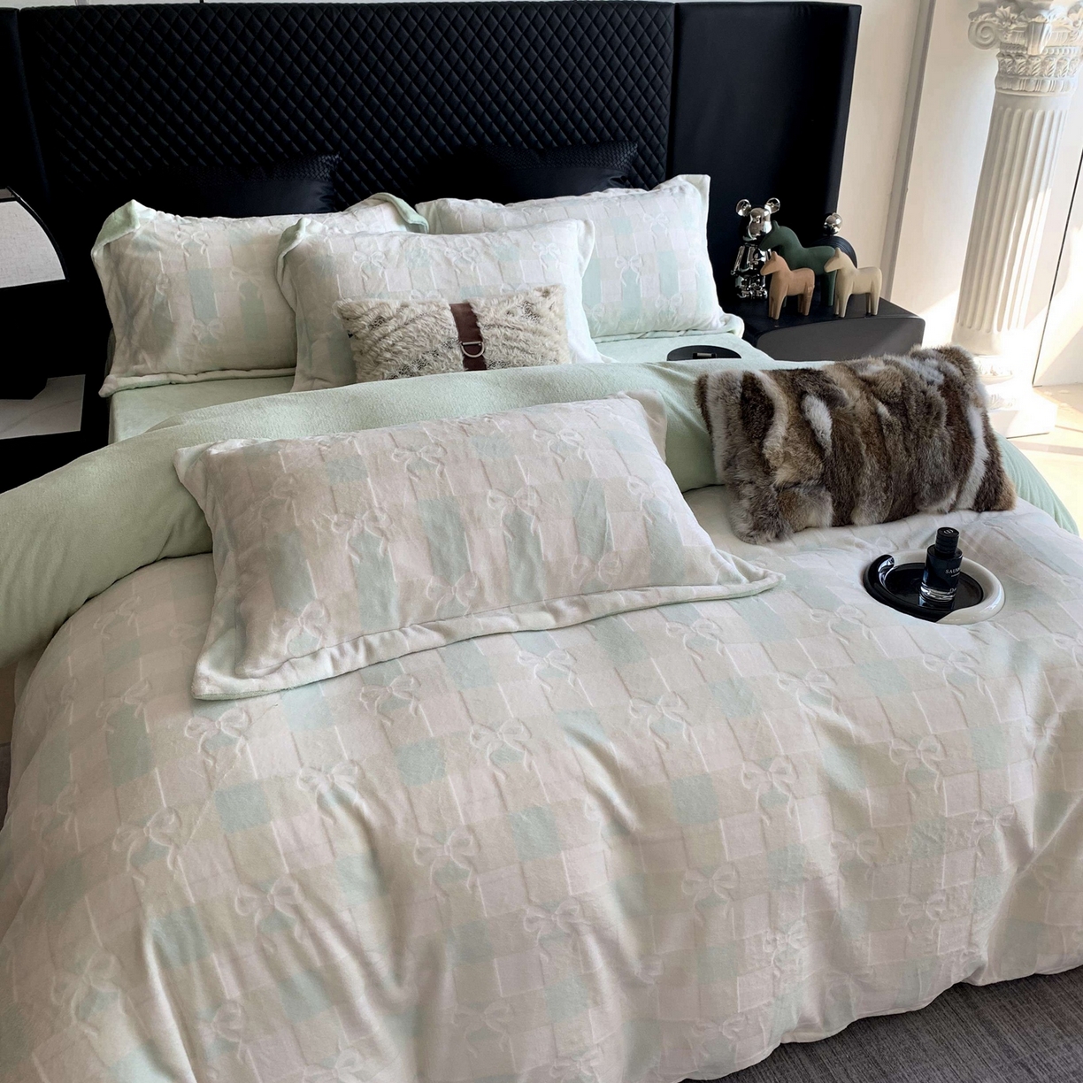 91家纺网 家纺一手货源 找家纺 （总）奈萝家纺 2025新款加厚雕花绒牛奶绒四件套