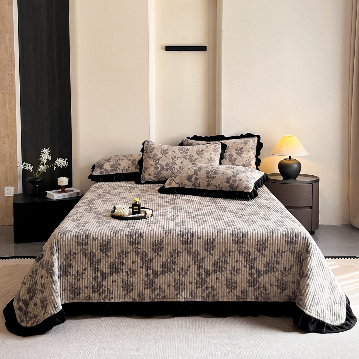 安哆啦家纺 2025新款法式赫本风牛奶绒单床盖 花影浅吟