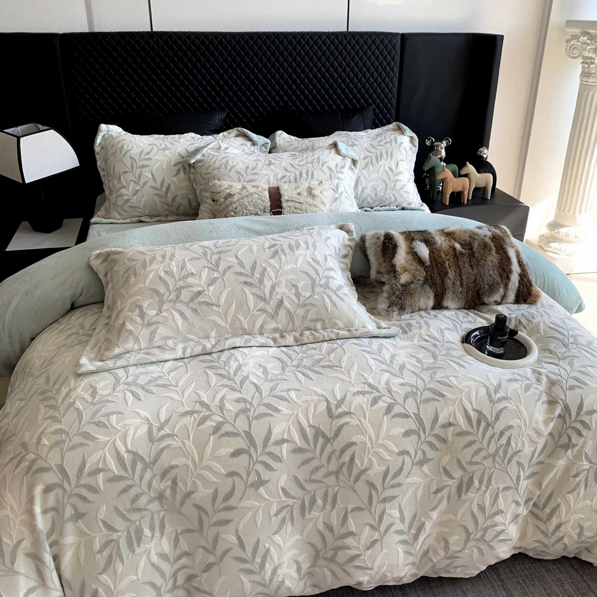 91家纺网 家纺一手货源 找家纺 （总）奈萝家纺 2025新款加厚雕花绒牛奶绒四件套