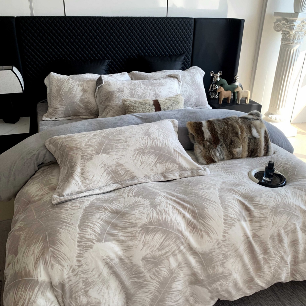 91家纺网 家纺一手货源 找家纺 （总）奈萝家纺 2025新款加厚雕花绒牛奶绒四件套