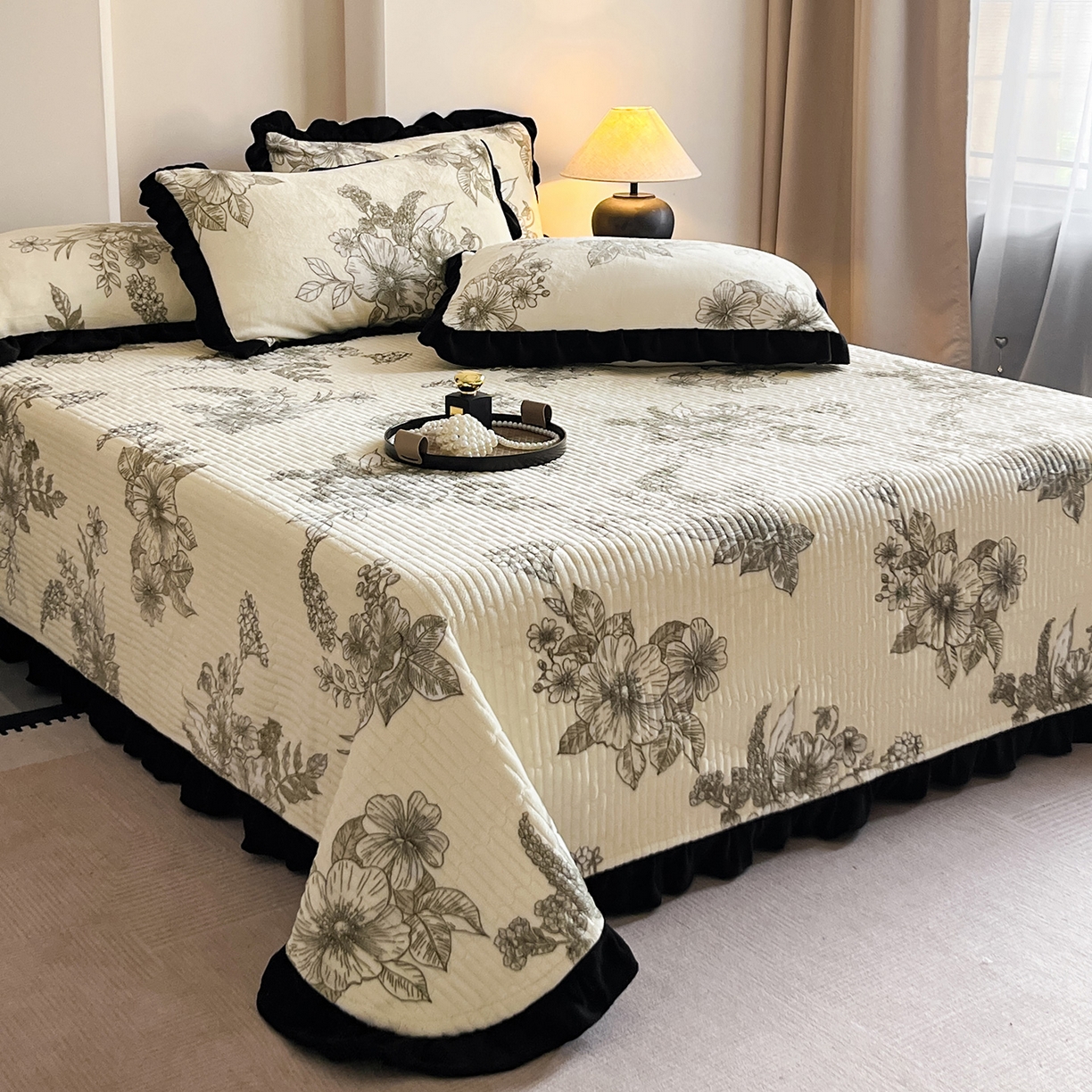 91家纺网 家纺一手货源 找家纺 安哆啦家纺 2025新款法式赫本风牛奶绒单床盖 花语浪漫