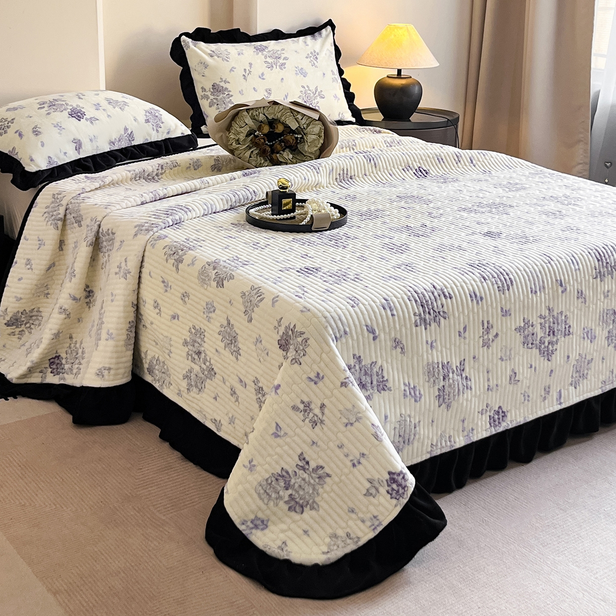 91家纺网 家纺一手货源 找家纺 安哆啦家纺 2025新款法式赫本风牛奶绒单床盖 兰絮语