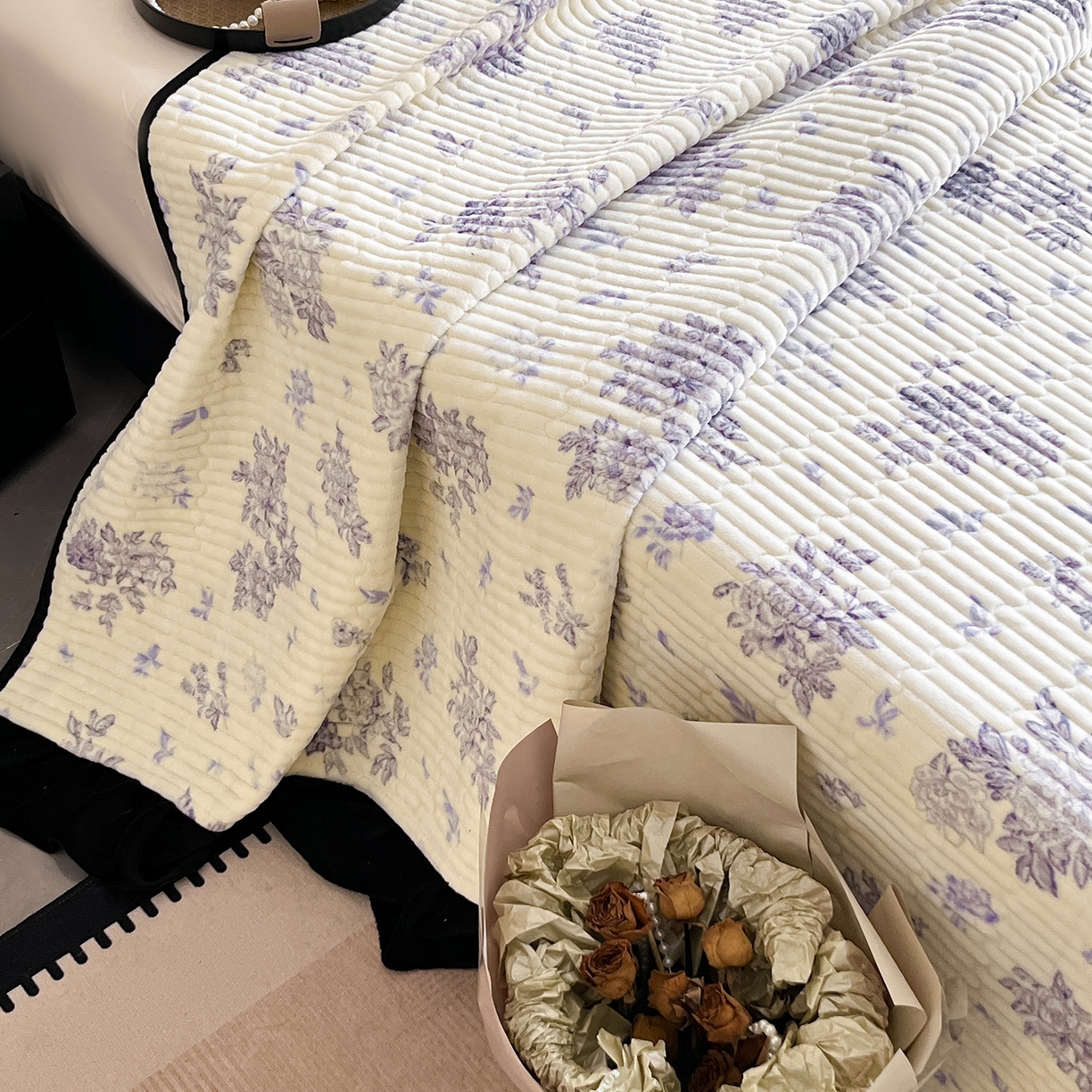 91家纺网 家纺一手货源 找家纺 安哆啦家纺 2025新款法式赫本风牛奶绒单床盖 兰絮语