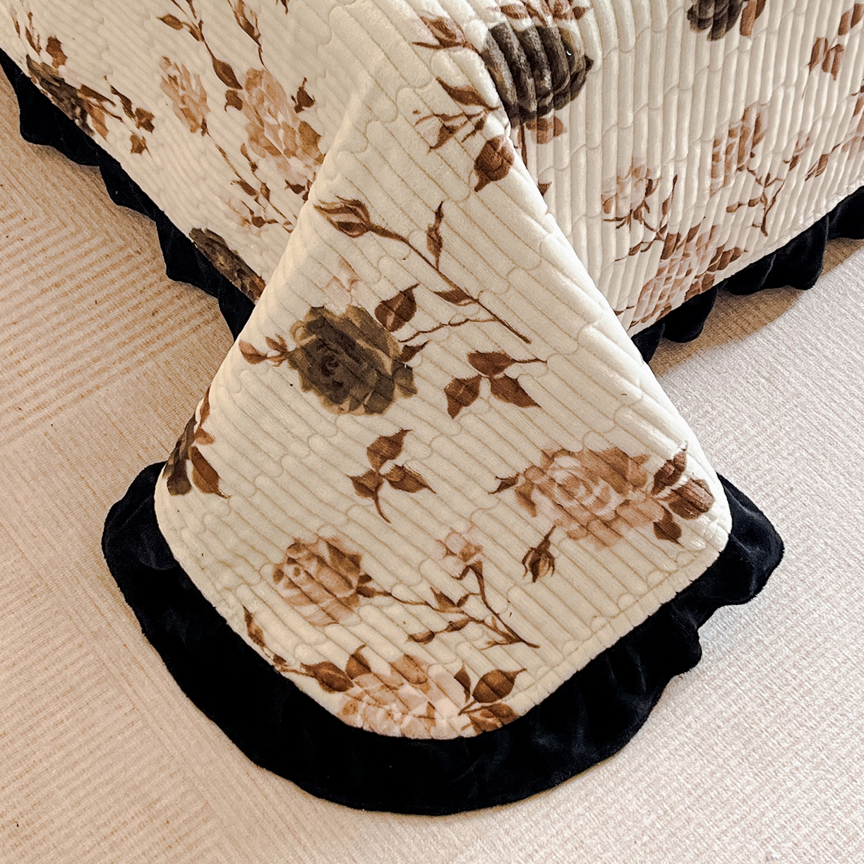 91家纺网 家纺一手货源 找家纺 安哆啦家纺 2025新款法式赫本风牛奶绒单床盖 玫瑰的诗