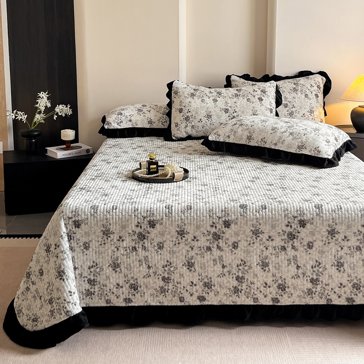 91家纺网 家纺一手货源 找家纺 安哆啦家纺 2025新款法式赫本风牛奶绒单床盖 星河入梦