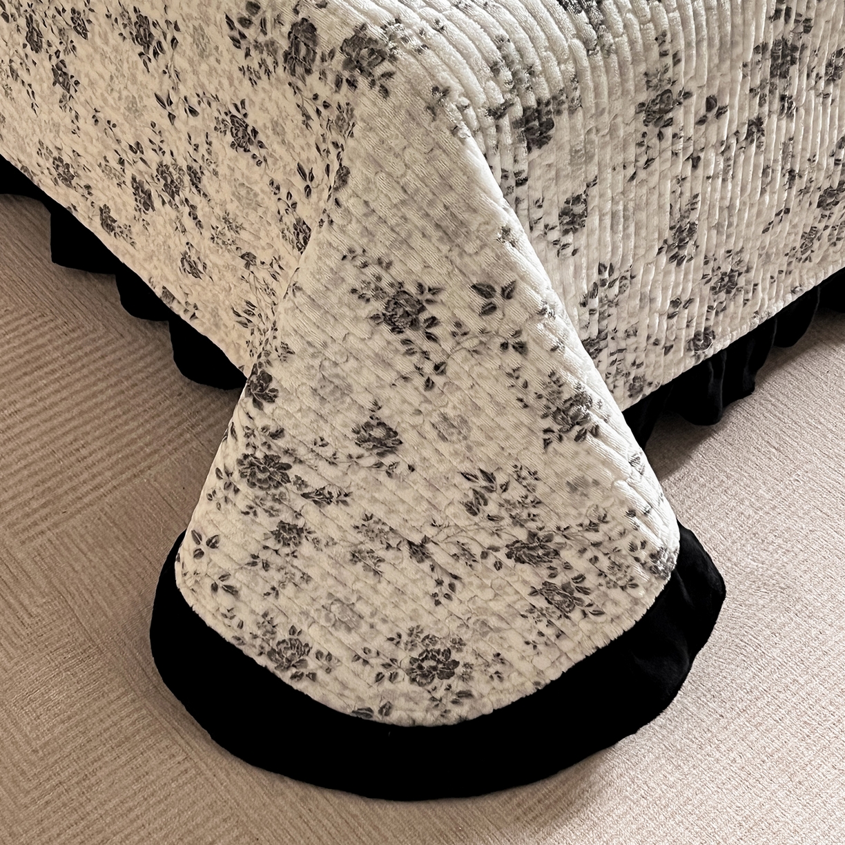 91家纺网 家纺一手货源 找家纺 安哆啦家纺 2025新款法式赫本风牛奶绒单床盖 星河入梦