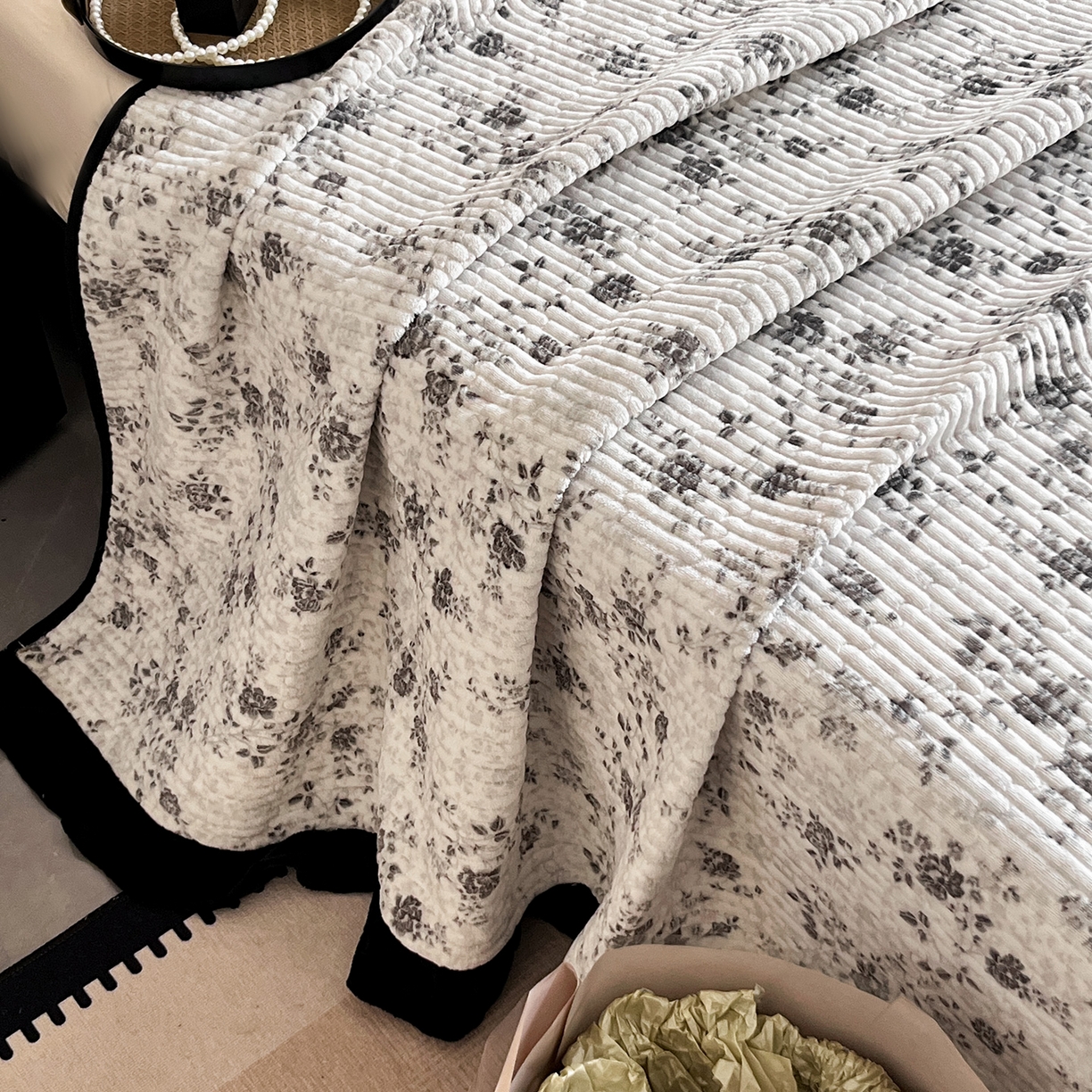 91家纺网 家纺一手货源 找家纺 安哆啦家纺 2025新款法式赫本风牛奶绒单床盖 星河入梦