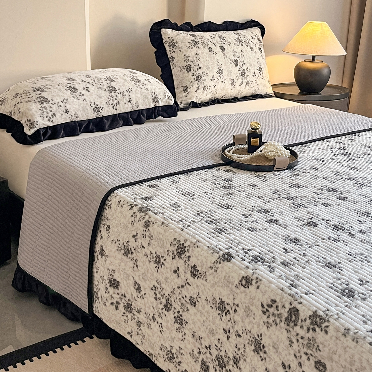 91家纺网 家纺一手货源 找家纺 安哆啦家纺 2025新款法式赫本风牛奶绒单床盖 星河入梦