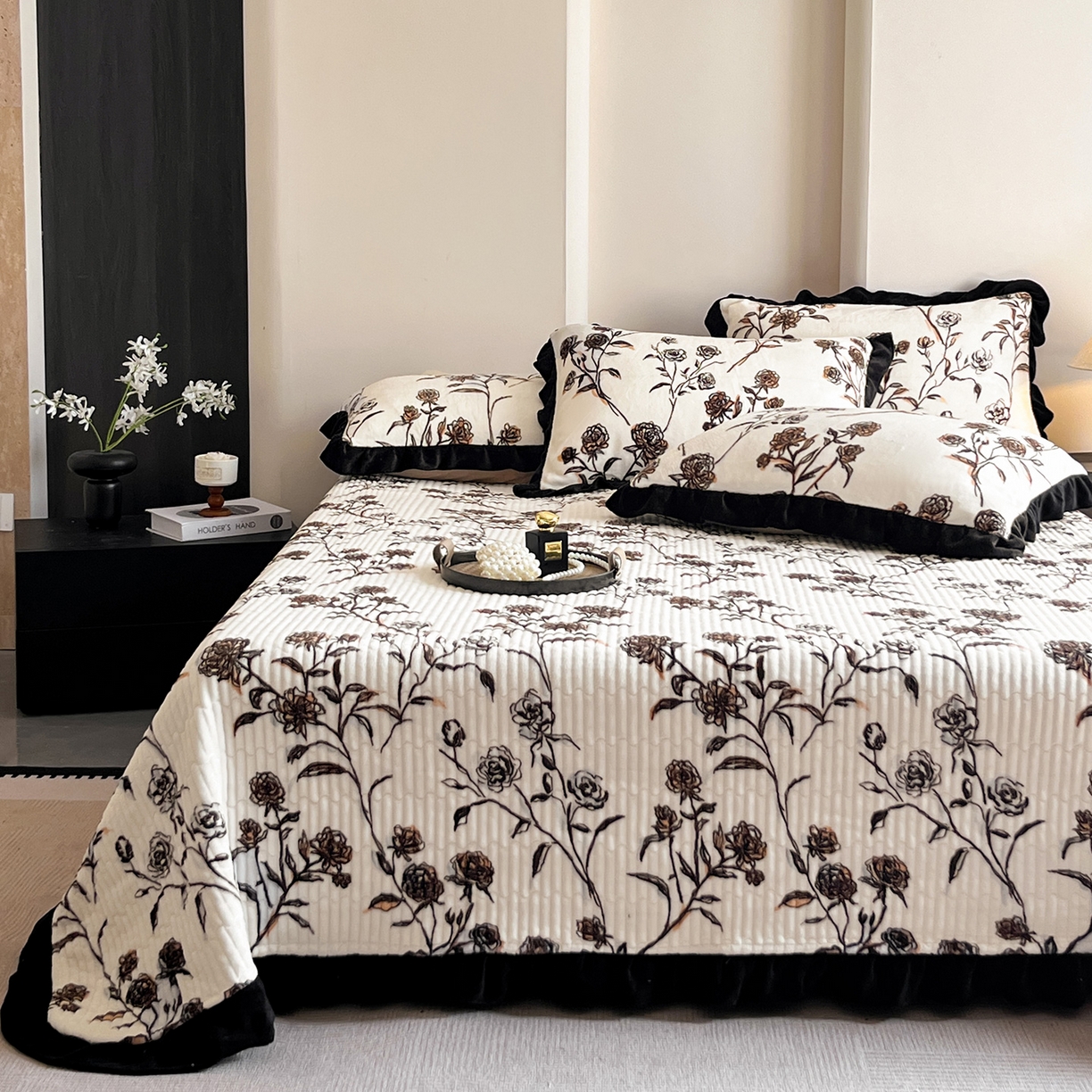 91家纺网 家纺一手货源 找家纺 安哆啦家纺 2025新款法式赫本风牛奶绒单床盖 叶璃