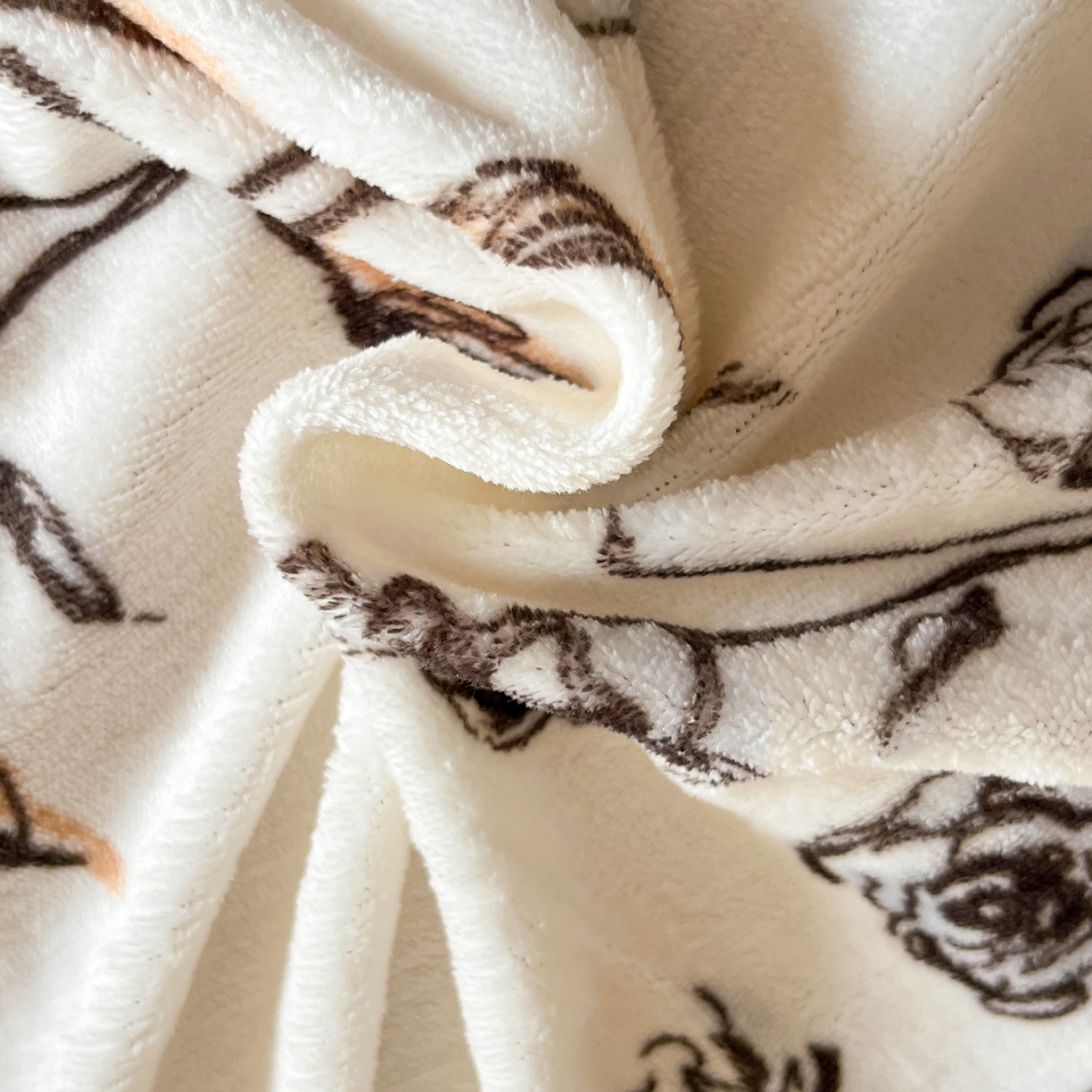 91家纺网 家纺一手货源 找家纺 安哆啦家纺 2025新款法式赫本风牛奶绒单床盖 叶璃