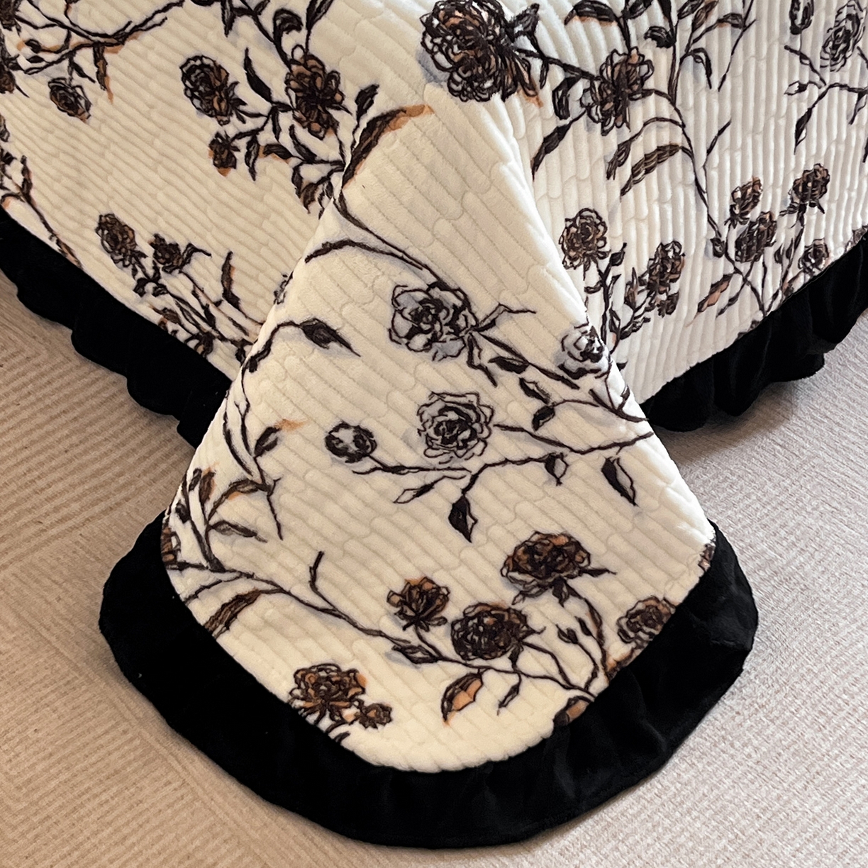 91家纺网 家纺一手货源 找家纺 安哆啦家纺 2025新款法式赫本风牛奶绒单床盖 叶璃