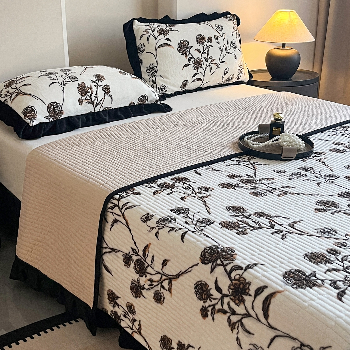 91家纺网 家纺一手货源 找家纺 安哆啦家纺 2025新款法式赫本风牛奶绒单床盖 叶璃