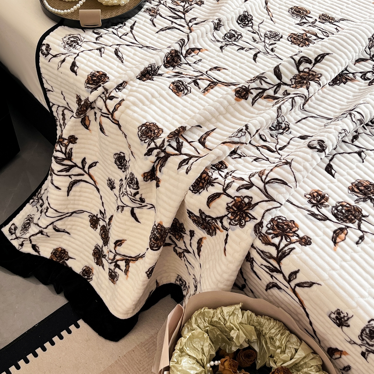 91家纺网 家纺一手货源 找家纺 安哆啦家纺 2025新款法式赫本风牛奶绒单床盖 叶璃