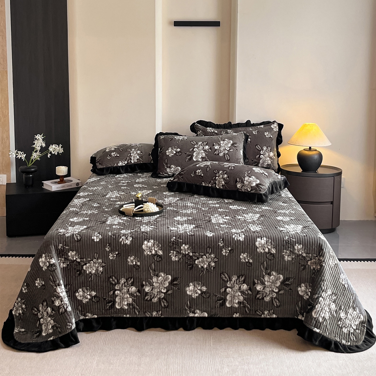 安哆啦家纺 2025新款法式赫本风牛奶绒单床盖 夜幕里