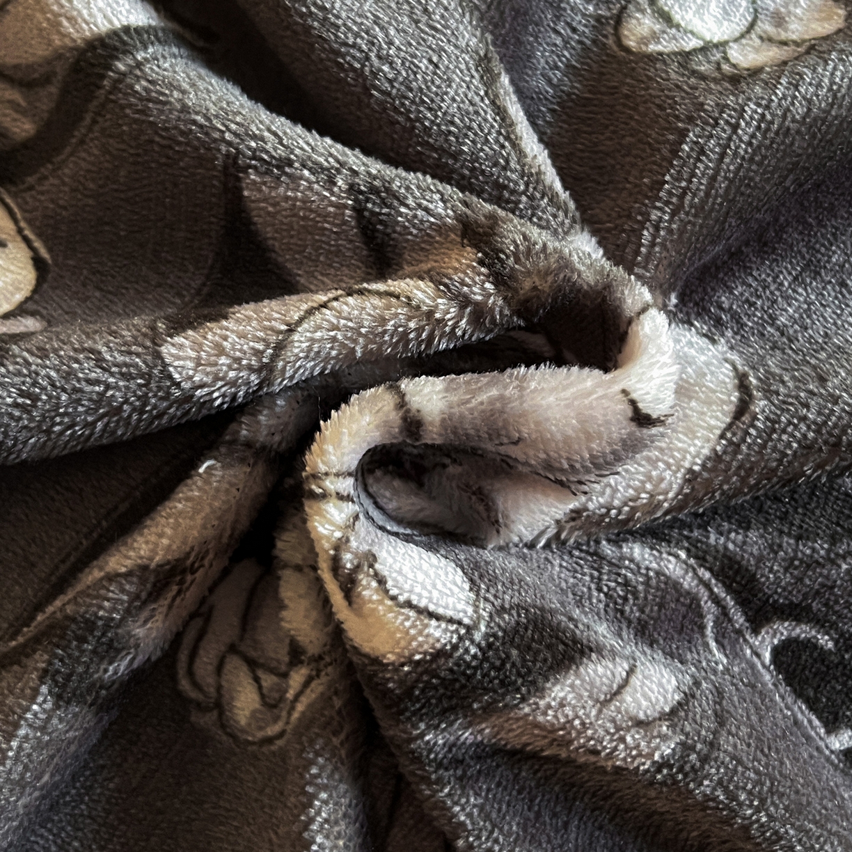 91家纺网 家纺一手货源 找家纺 安哆啦家纺 2025新款法式赫本风牛奶绒单床盖 夜幕里