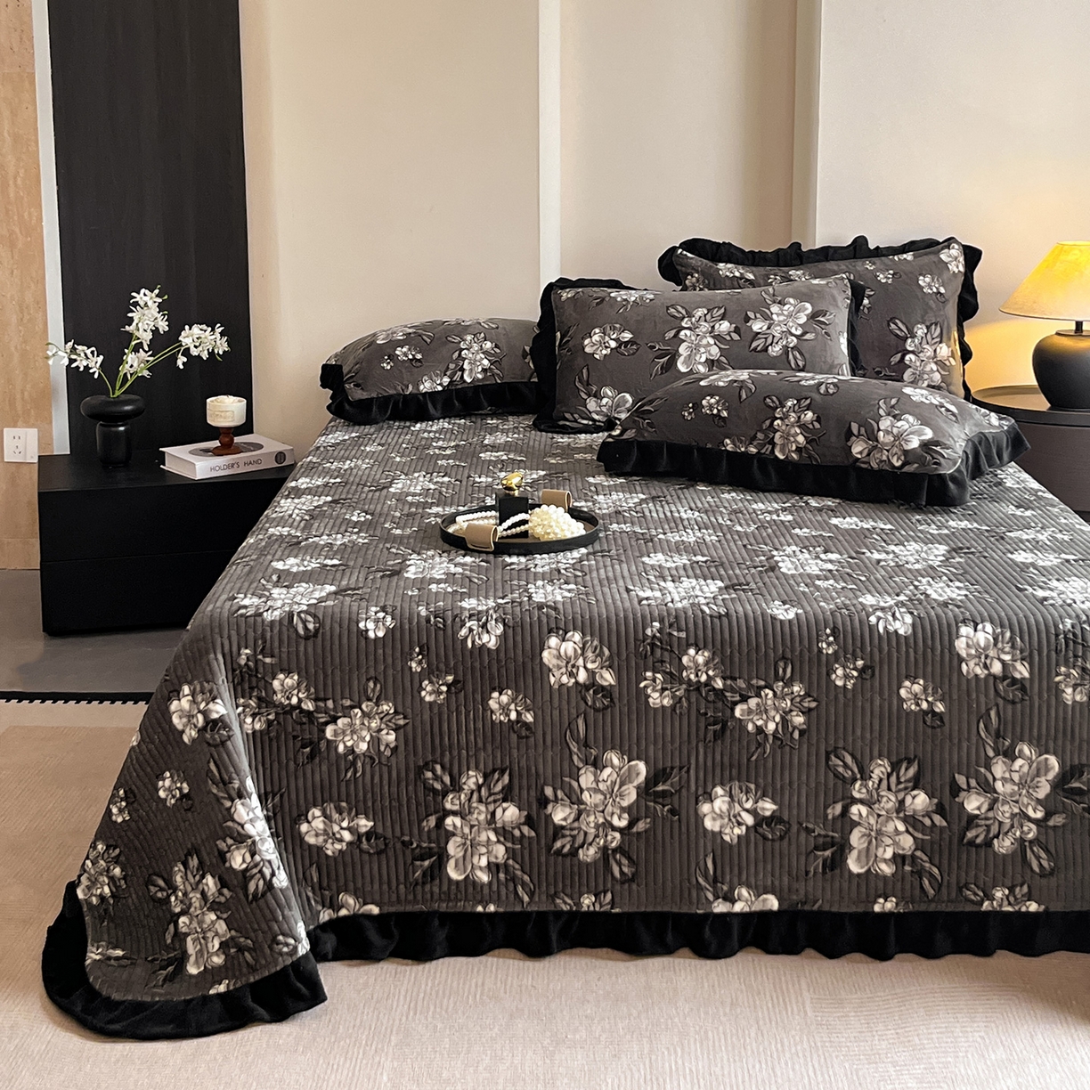 91家纺网 家纺一手货源 找家纺 安哆啦家纺 2025新款法式赫本风牛奶绒单床盖 夜幕里