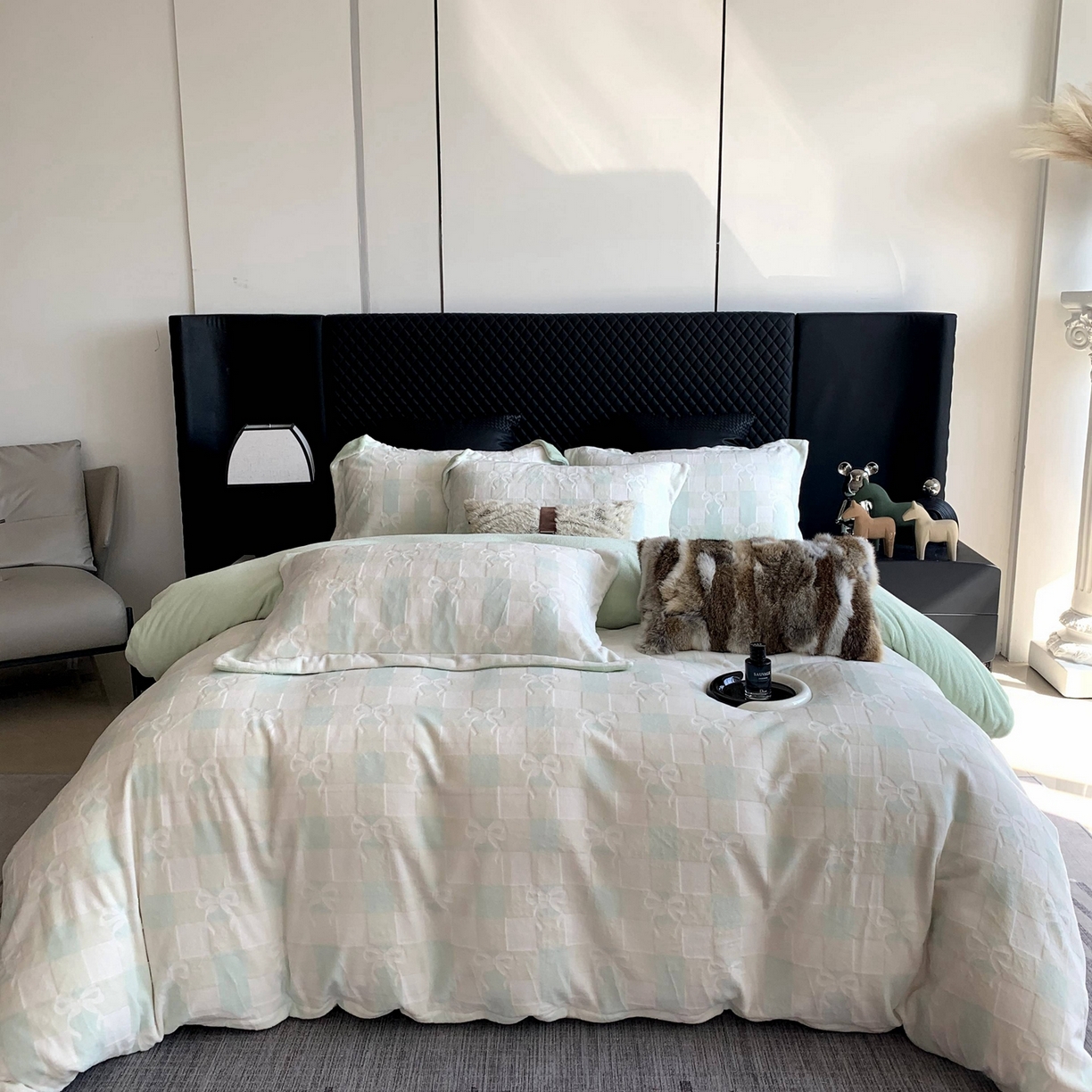 91家纺网 家纺一手货源 找家纺 奈萝家纺 2025新款加厚雕花绒牛奶绒四件套 蝴蝶结绿