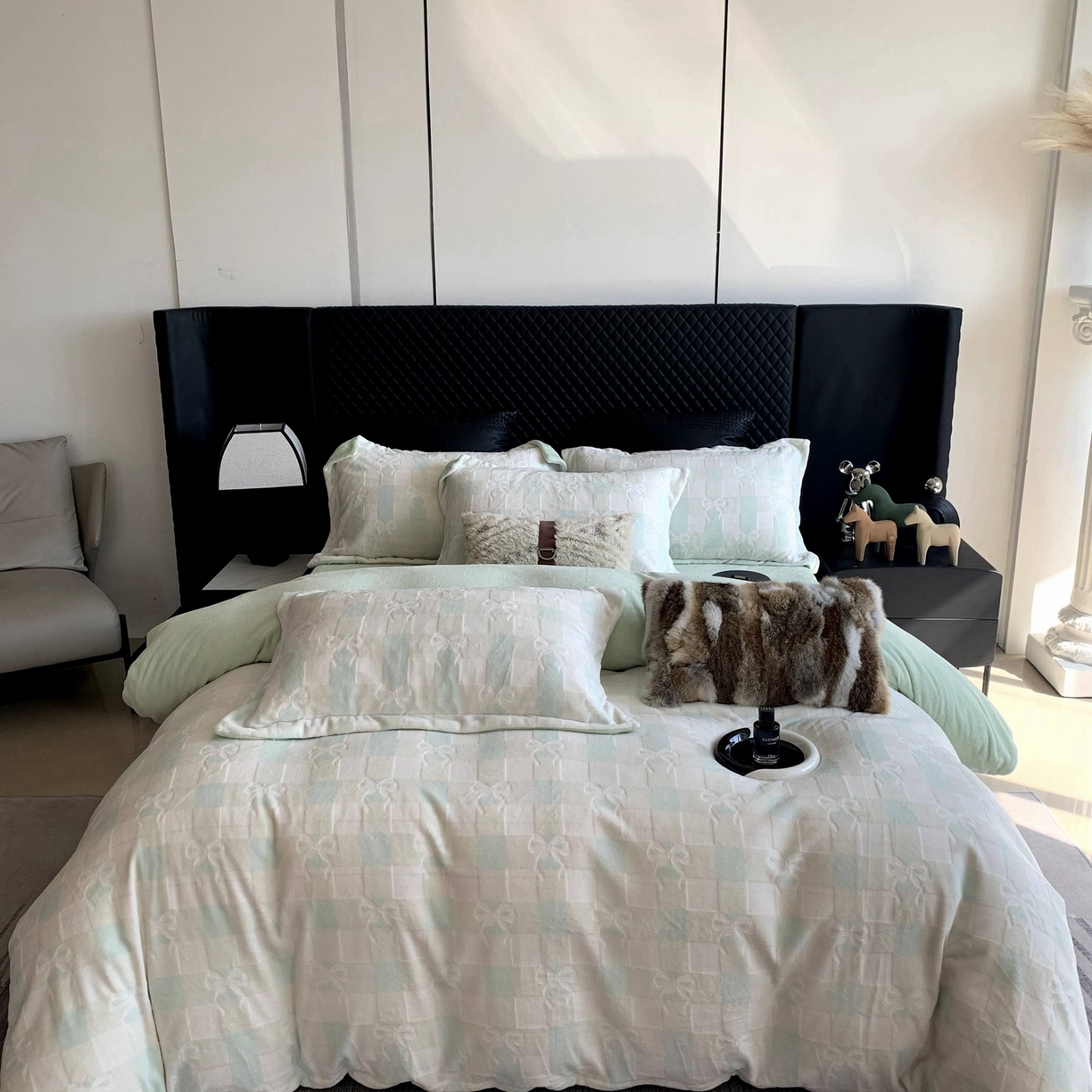 91家纺网 家纺一手货源 找家纺 奈萝家纺 2025新款加厚雕花绒牛奶绒四件套 蝴蝶结绿