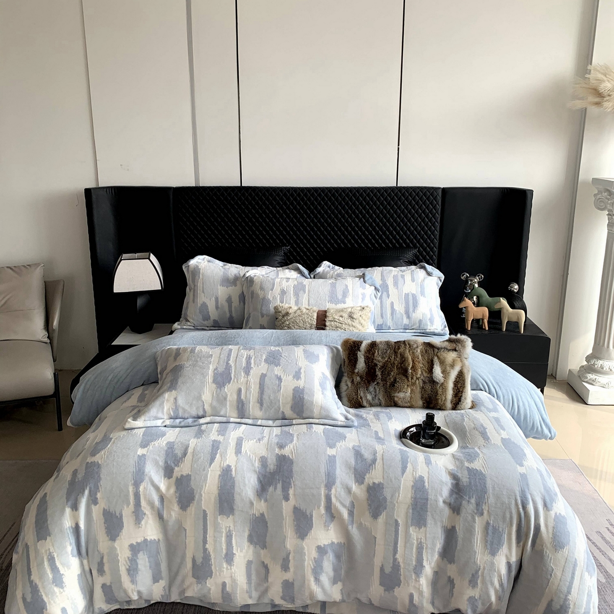 91家纺网 家纺一手货源 找家纺 奈萝家纺 2025新款加厚雕花绒牛奶绒四件套 奇想蓝