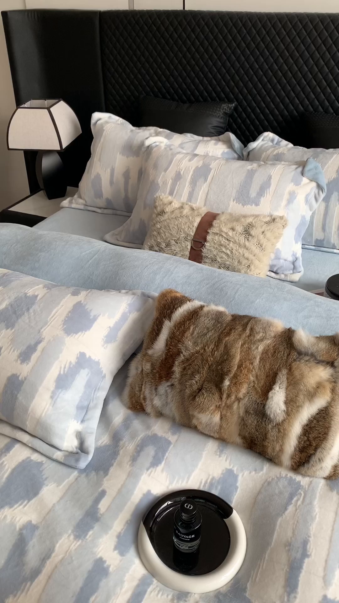 91家纺网 家纺一手货源 找家纺 奈萝家纺 2025新款加厚雕花绒牛奶绒四件套 奇想蓝